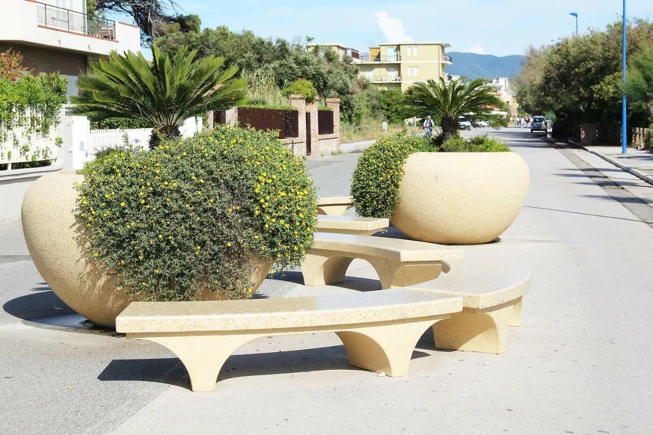 아파트 Holiday Home Arzilli 폴로니카